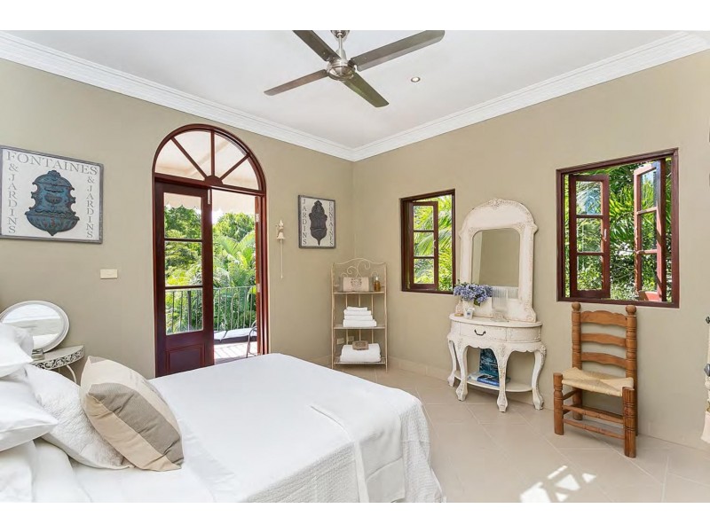 24 Trivia St, Palm Cove QLD 4879