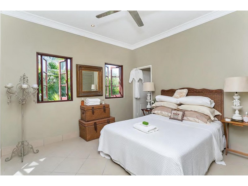 24 Trivia St, Palm Cove QLD 4879