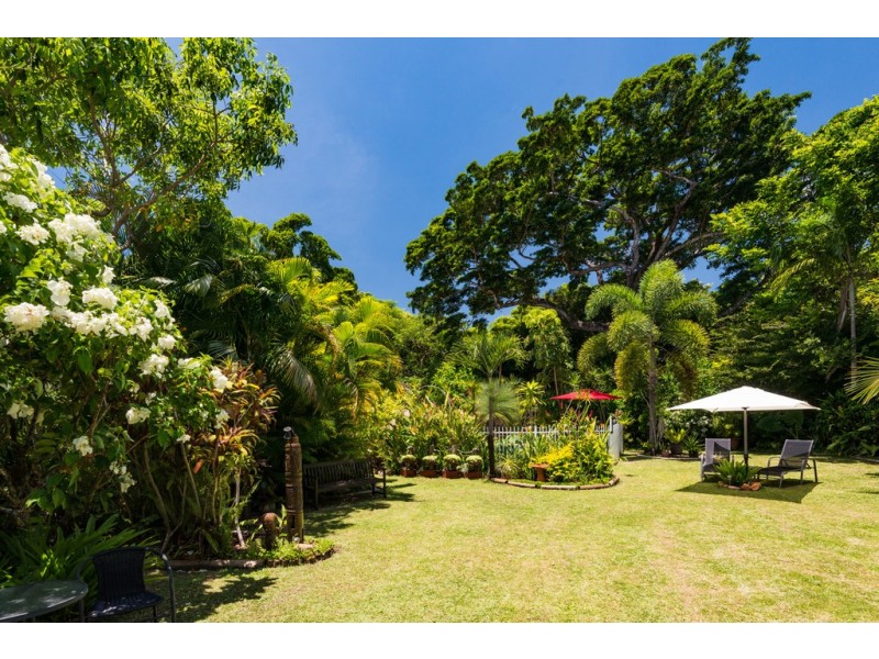 59 Veivers Rd, Palm Cove QLD 4879