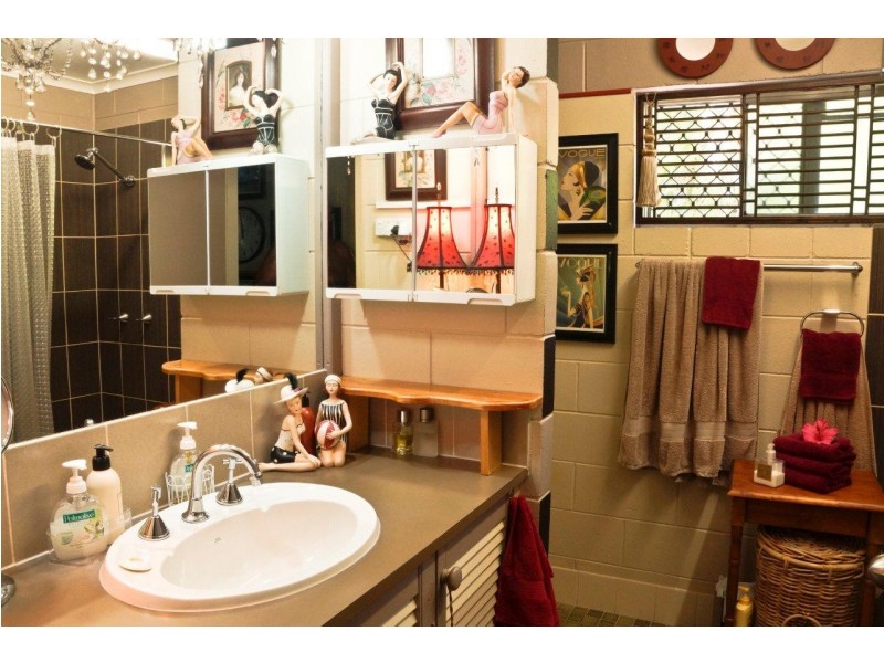 59 Veivers Rd, Palm Cove QLD 4879