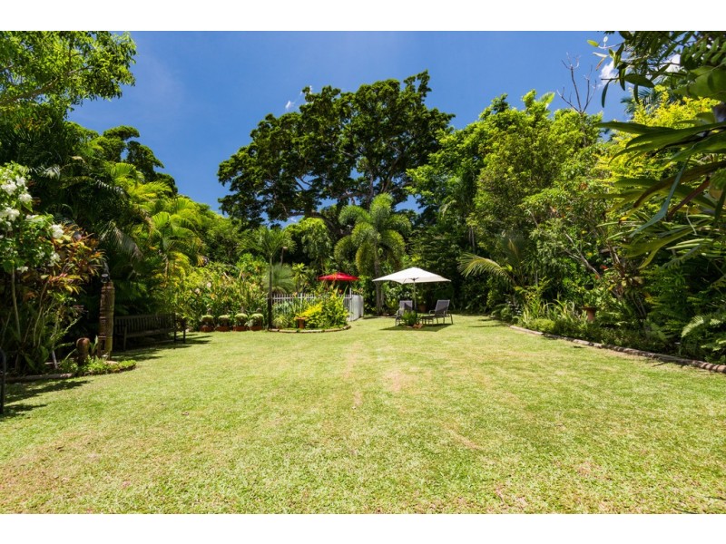 59 Veivers Rd, Palm Cove QLD 4879