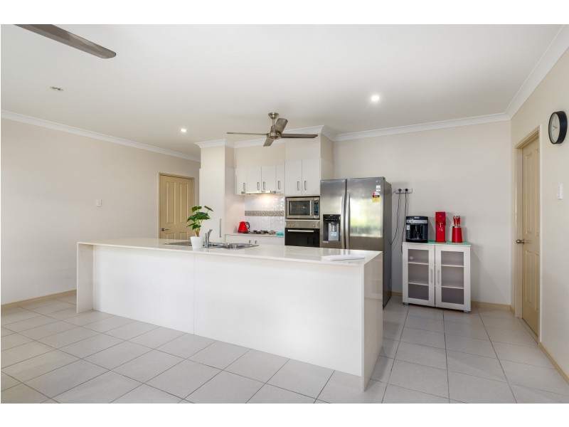 68 Veivers Rd, Palm Cove QLD 4879