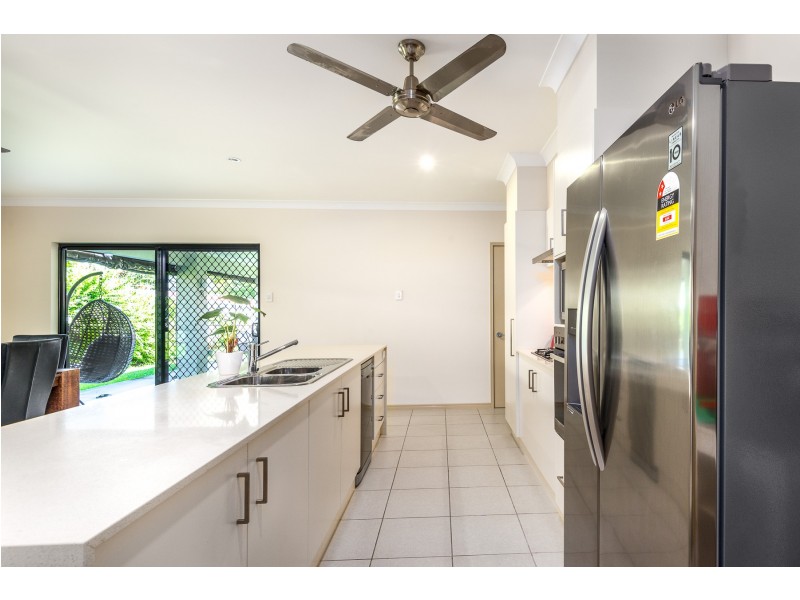 68 Veivers Rd, Palm Cove QLD 4879