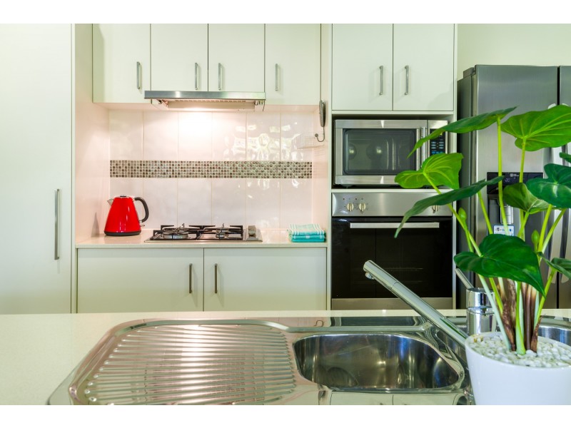 68 Veivers Rd, Palm Cove QLD 4879