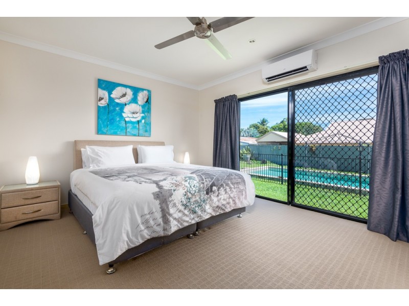 68 Veivers Rd, Palm Cove QLD 4879