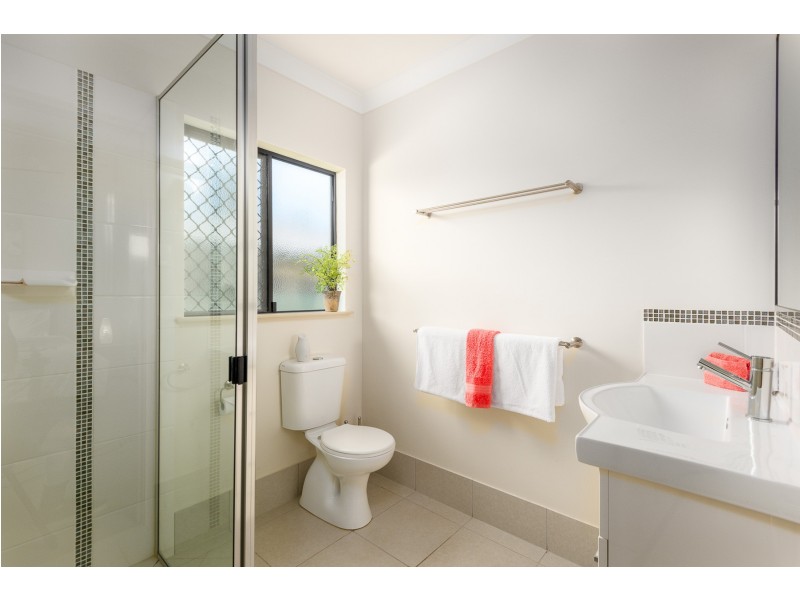68 Veivers Rd, Palm Cove QLD 4879