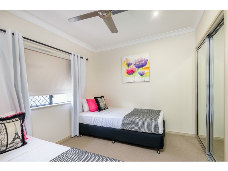 68 Veivers Rd, Palm Cove QLD 4879
