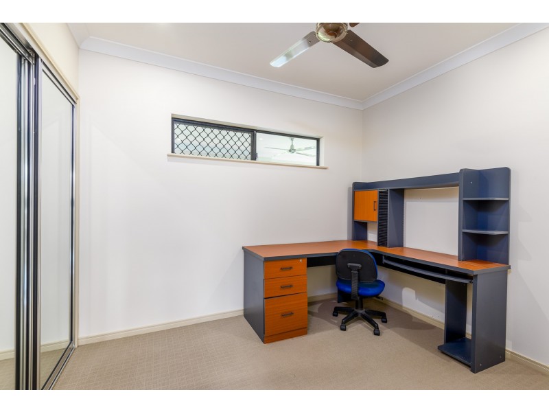 68 Veivers Rd, Palm Cove QLD 4879