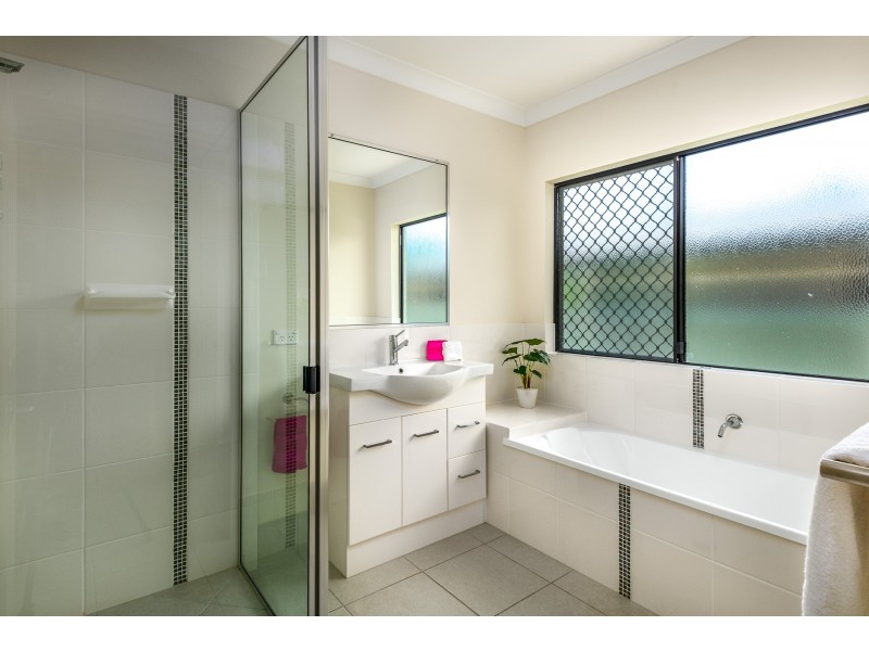 68 Veivers Rd, Palm Cove QLD 4879