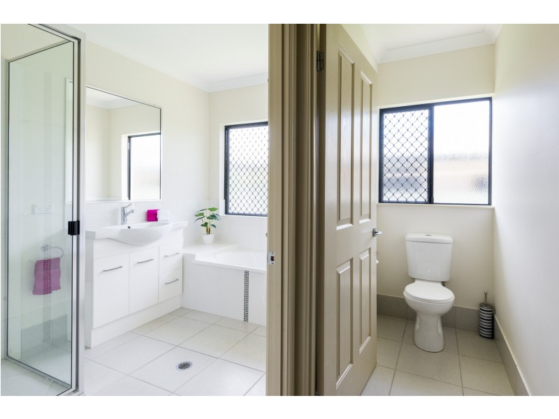 68 Veivers Rd, Palm Cove QLD 4879