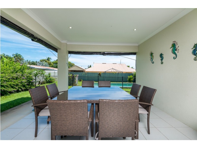 68 Veivers Rd, Palm Cove QLD 4879