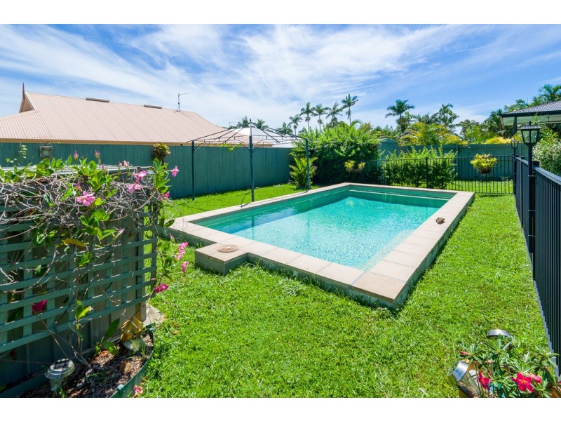 68 Veivers Rd, Palm Cove QLD 4879