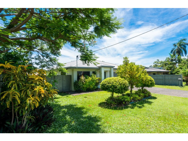 68 Veivers Rd, Palm Cove QLD 4879