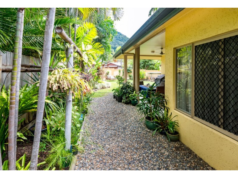 10/71-73 Cedar Road, Palm Cove QLD 4879