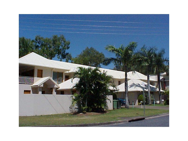 2/7 Harpa St, Palm Cove QLD 4879