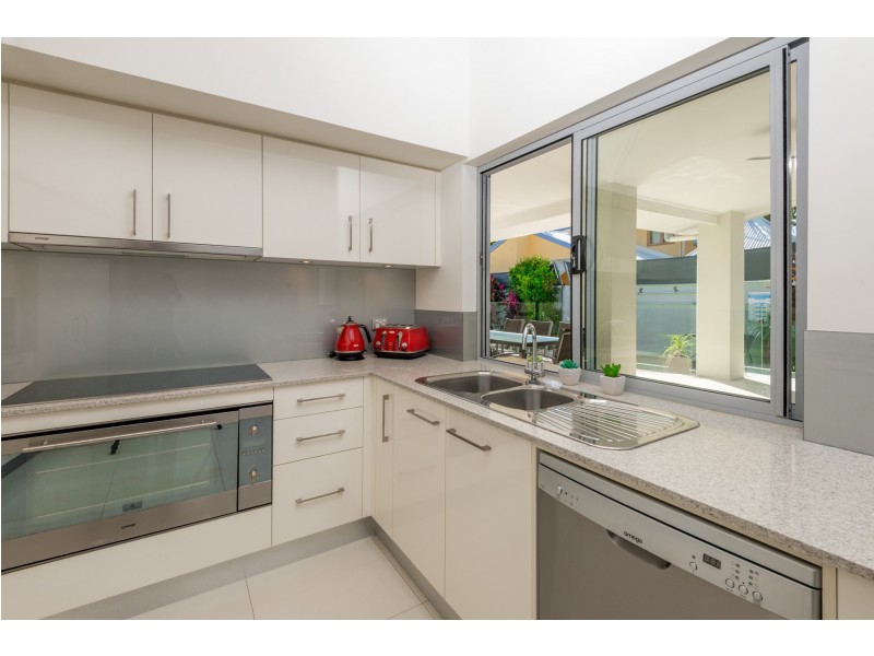 12-14 Lambus St, Palm Cove QLD 4879