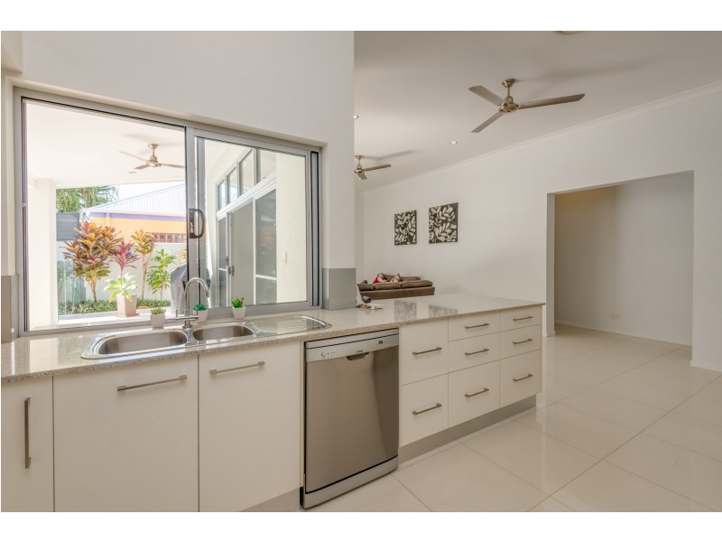 12-14 Lambus St, Palm Cove QLD 4879