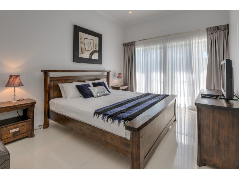 12-14 Lambus St, Palm Cove QLD 4879