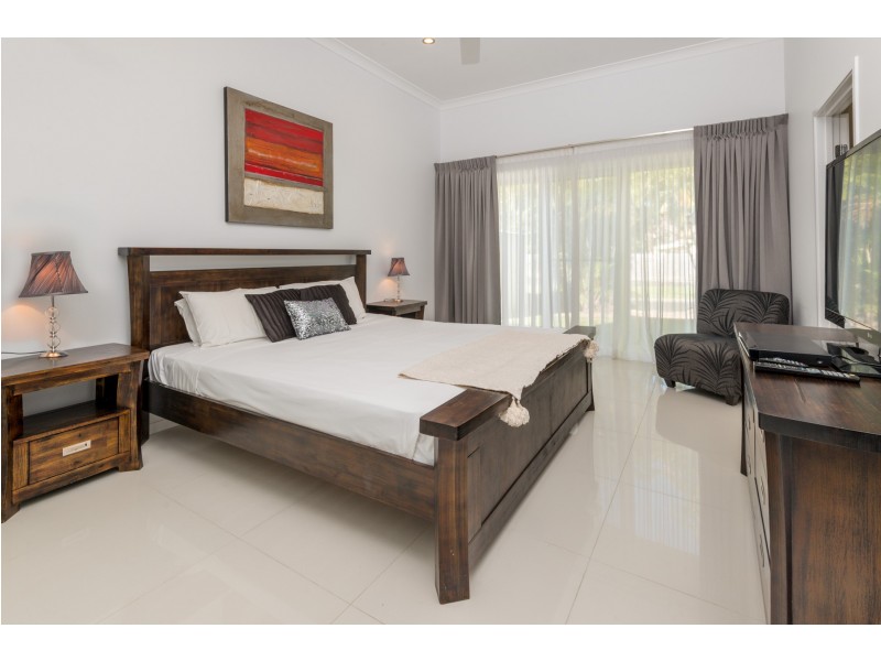 12-14 Lambus St, Palm Cove QLD 4879