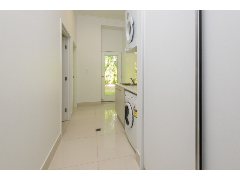 12-14 Lambus St, Palm Cove QLD 4879