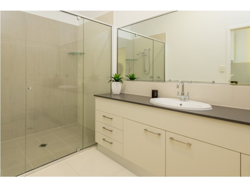 12-14 Lambus St, Palm Cove QLD 4879