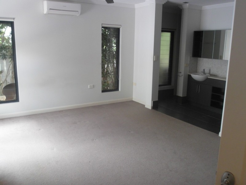 33 Parkinson Ave, Kewarra Beach QLD 4879