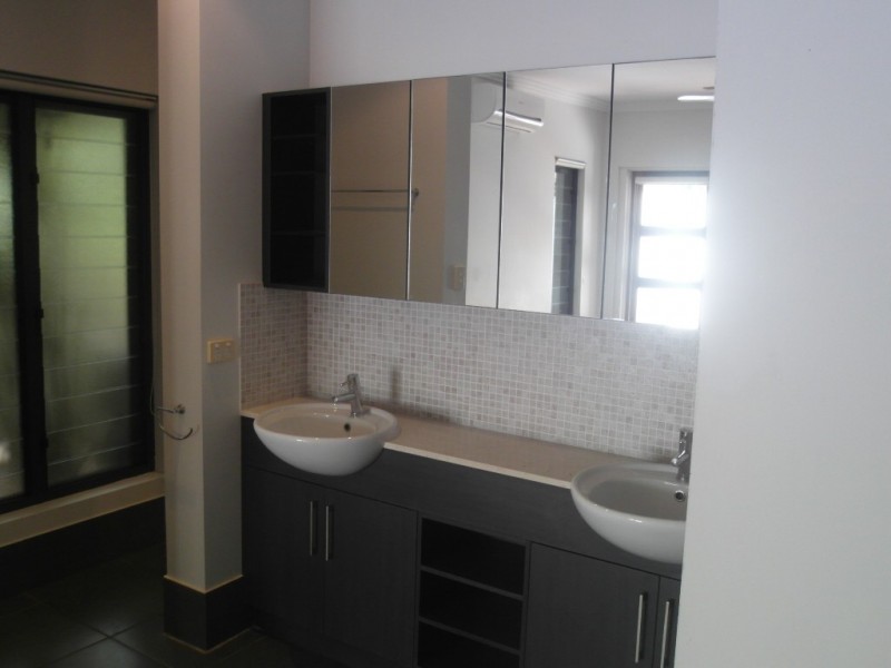 33 Parkinson Ave, Kewarra Beach QLD 4879