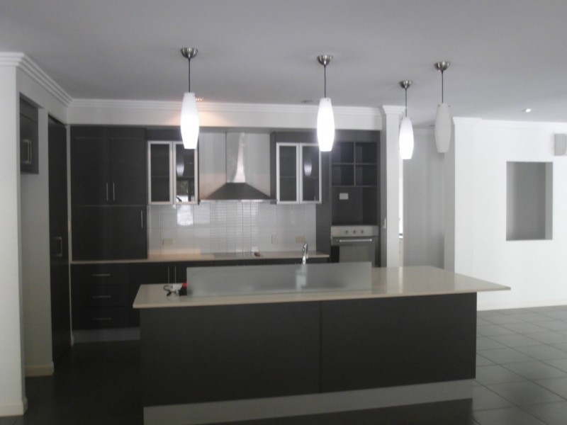 33 Parkinson Ave, Kewarra Beach QLD 4879