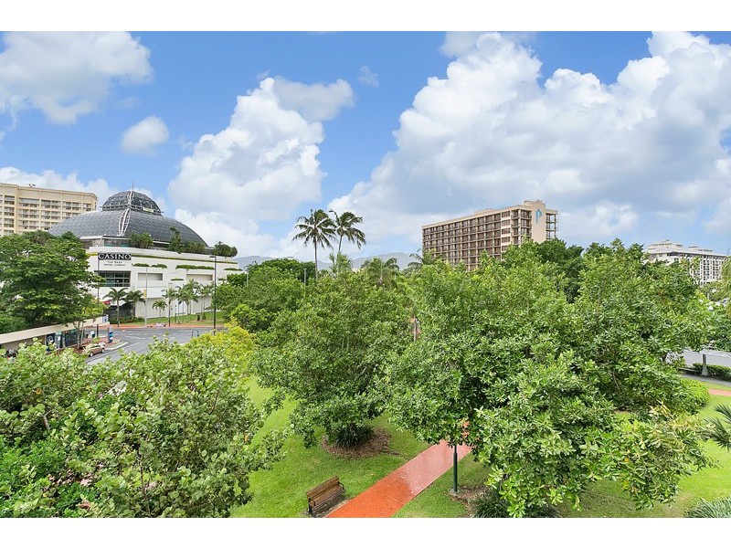323/1 Marlin Parade., Cairns City QLD 4870