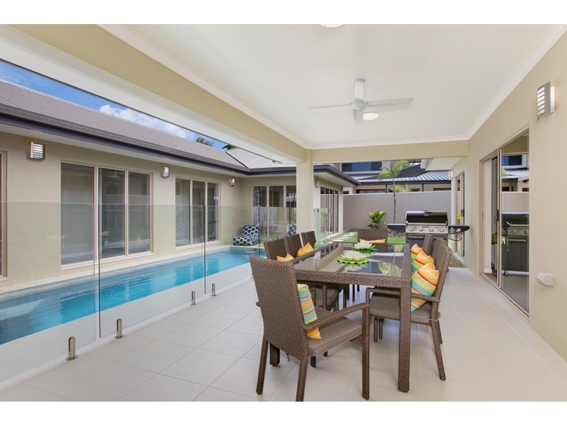 9 Sennfeld Close, Palm Cove QLD 4879