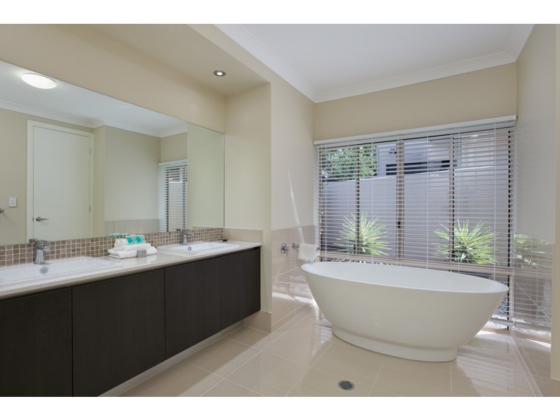 9 Sennfeld Close, Palm Cove QLD 4879