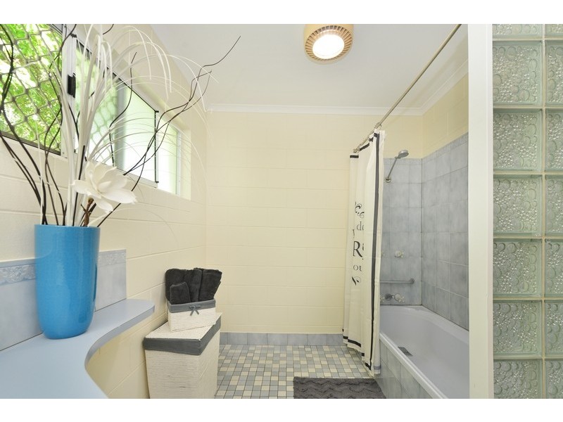 32 Beaver Street, Clifton Beach QLD 4879
