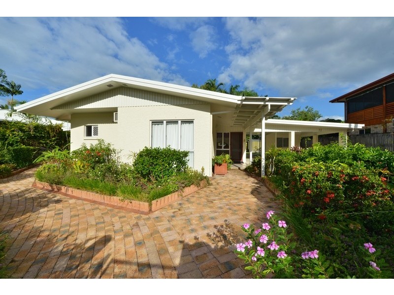 32 Beaver Street, Clifton Beach QLD 4879