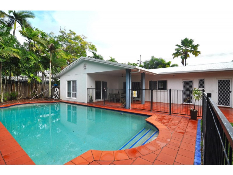 9 St. Crispin St., Clifton Beach QLD 4879