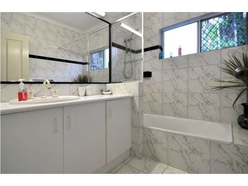 9 St. Crispin St., Clifton Beach QLD 4879