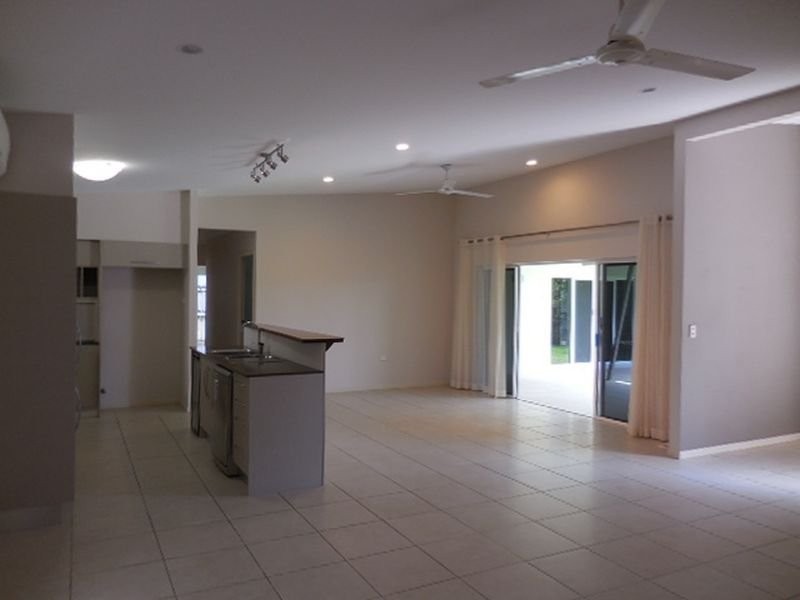 41 Muller St, Palm Cove QLD 4879