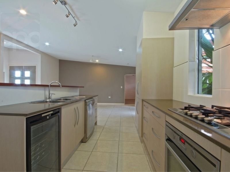 41 Muller St, Palm Cove QLD 4879