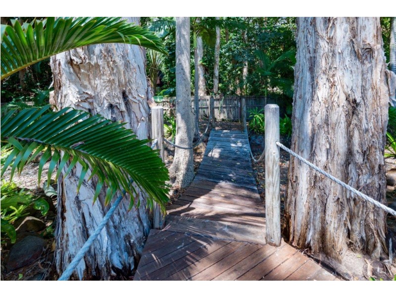 7 Whitehaven Court, Clifton Beach QLD 4879