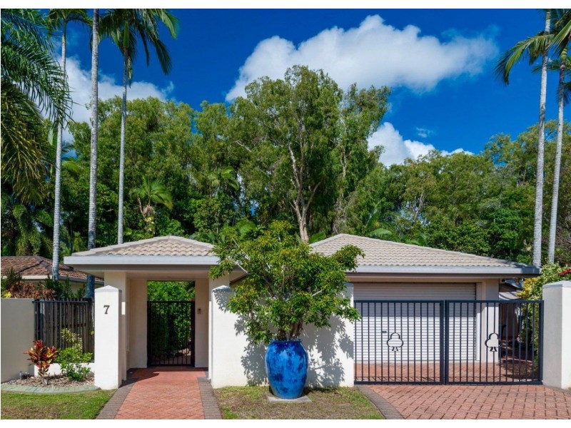 7 Whitehaven Court, Clifton Beach QLD 4879