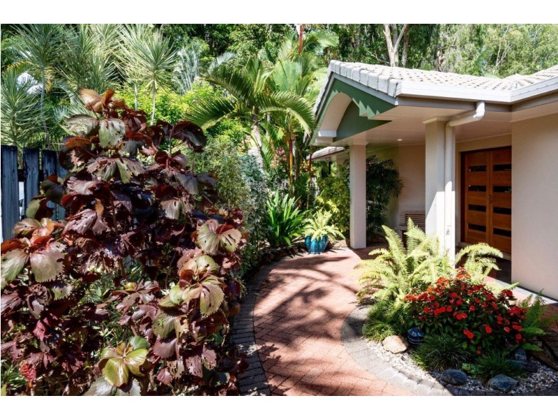 7 Whitehaven Court, Clifton Beach QLD 4879