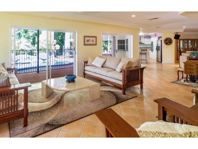 7 Whitehaven Court, Clifton Beach QLD 4879