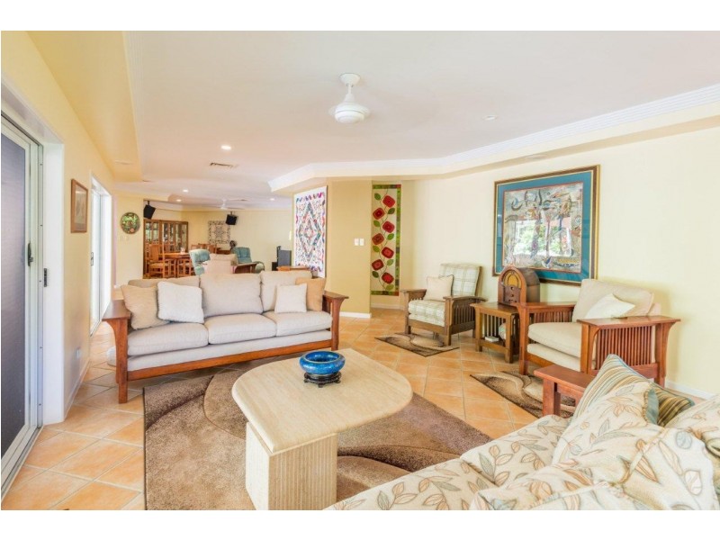 7 Whitehaven Court, Clifton Beach QLD 4879