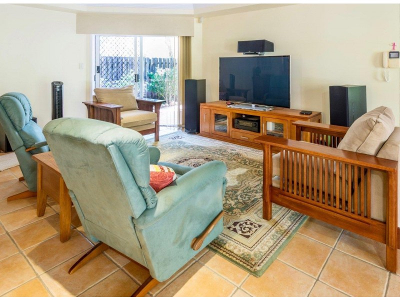 7 Whitehaven Court, Clifton Beach QLD 4879