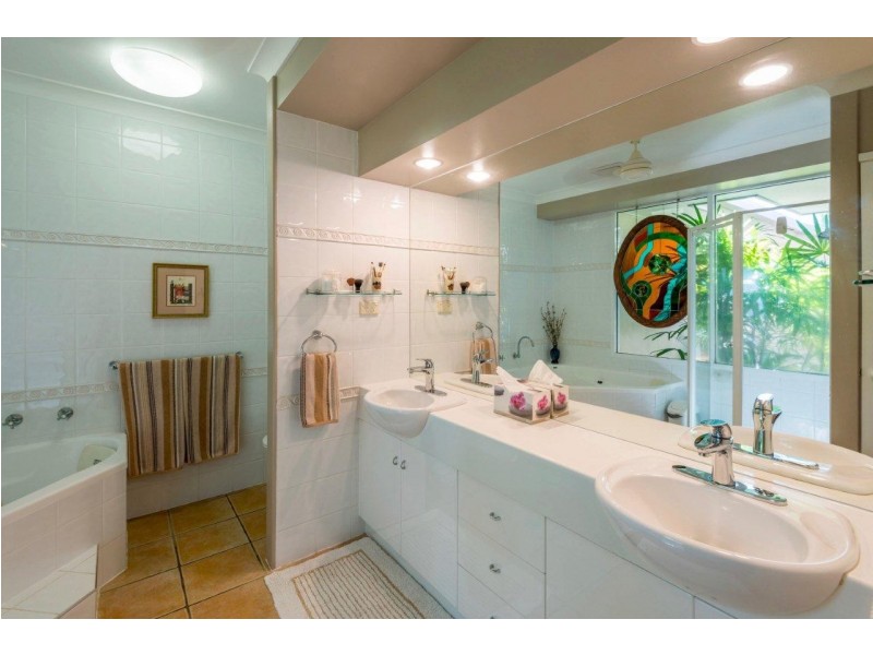 7 Whitehaven Court, Clifton Beach QLD 4879