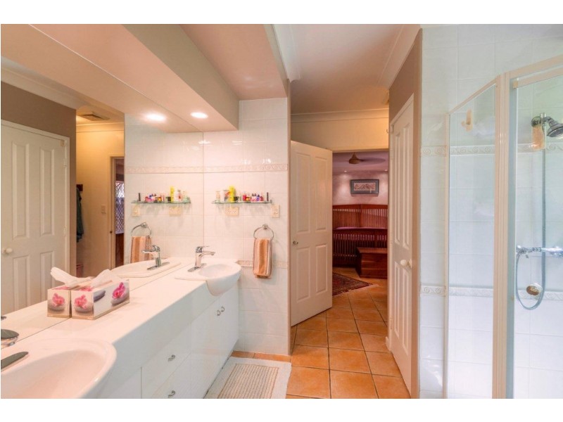 7 Whitehaven Court, Clifton Beach QLD 4879