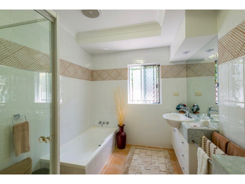 7 Whitehaven Court, Clifton Beach QLD 4879