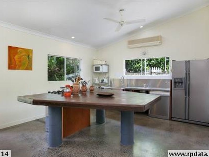 6 Satellite St, Clifton Beach QLD 4879