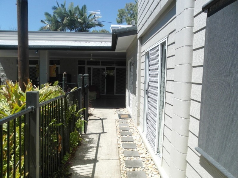 6 Satellite St, Clifton Beach QLD 4879