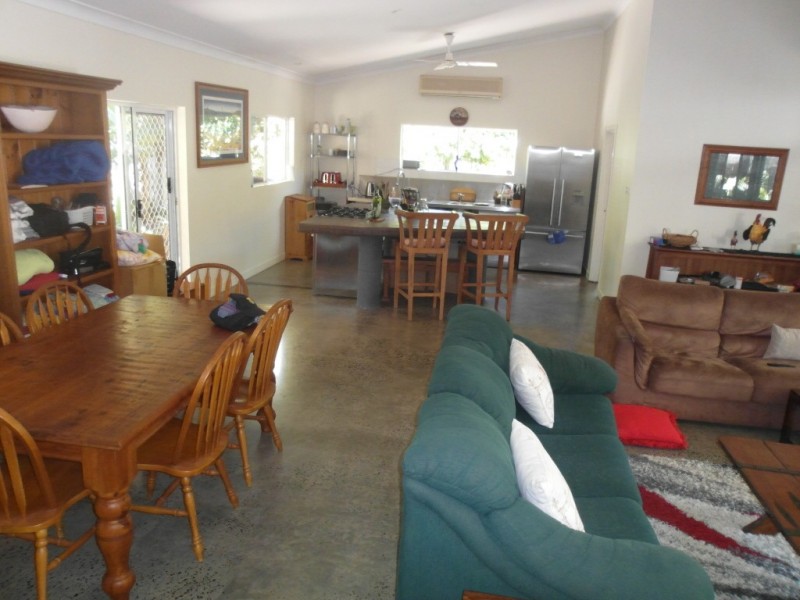 6 Satellite St, Clifton Beach QLD 4879