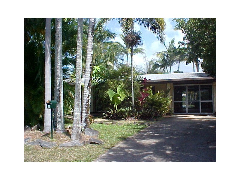 5 Morobe Close, Trinity Beach QLD 4879